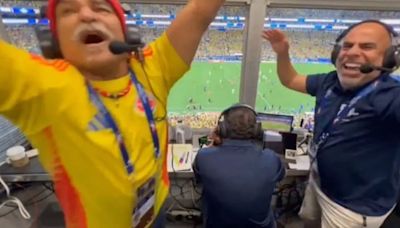 Narrador peruano celebró con ‘Pibe’ Valderrama y ‘Chicho’ Serna la clasificación de Colombia a la final de la Copa América 2024