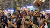 Janhvi Kapoor looks uncomfortable as fans crowd her for selfies at Mumbai airport, internet says: 'Give her a break'