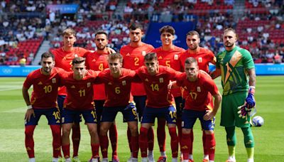 España despierta a tiempo en su debut ante Uzbekistán