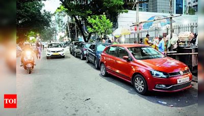 Kolkata Traffic Police Issue 6,000+ Illegal Parking Fines in Two Days | Kolkata News - Times of India