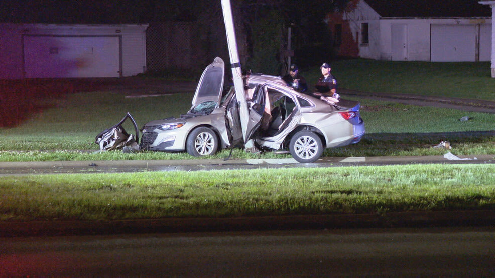 Authorities investigating after car strikes pole in Butler County