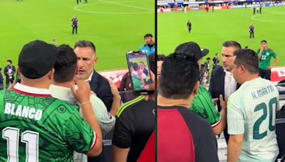 Así fue la pelea de Chaco con aficionados que criticaron a Santi Giménez al término del México vs Ecuador