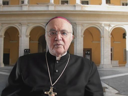 El Vaticano excomulga a Carlo Maria Viganò, uno de los más duros contra el Papa Francisco