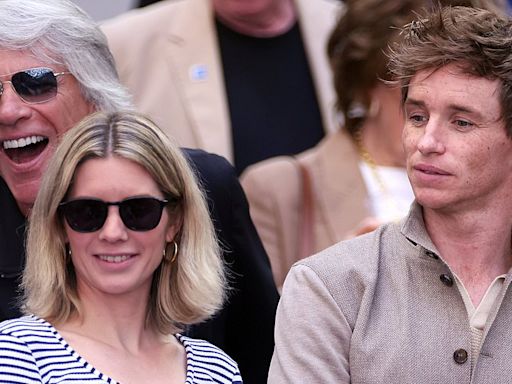 Eddie Redmayne and his wife Hannah enjoy the US Open with Anna Wintour