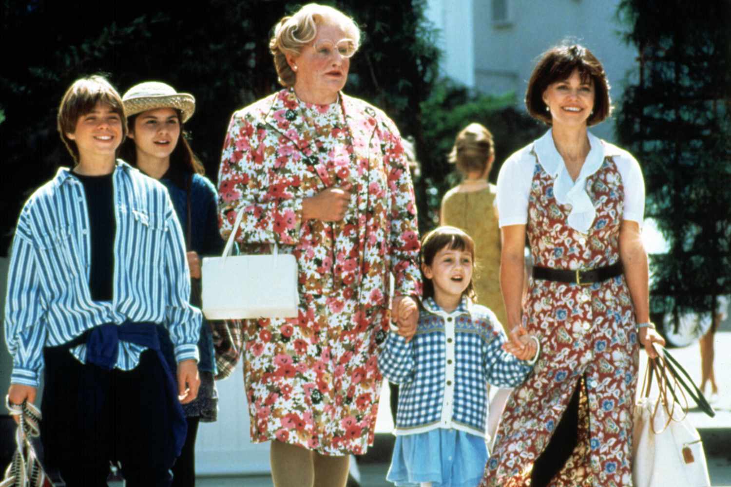 'Mrs. Doubtfire' star says Robin Williams defended her after principal expelled her