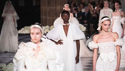 De la rebeldía romántica de Giambattista Valli al despliegue arquitectónico de Pronovias: Barcelona se reafirma como capital de la moda nupcial