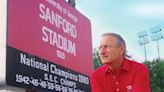 Legendary Georgia football coach and athletic director Vince Dooley dies at age 90