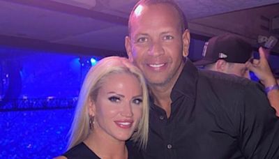 ¡Alex Rodriguez y su novia viven en plena luna de miel en sus vacaciones!