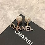 Chanel 耳環 珍珠logo墜飾耳環《精品女王全新＆二手》