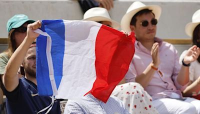 Roland Garros tarda menos de tres horas en llorar el KO del mejor francés