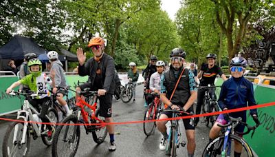 Watch: Bumper crowd braves the rain to enjoy Dudley Grand Prix