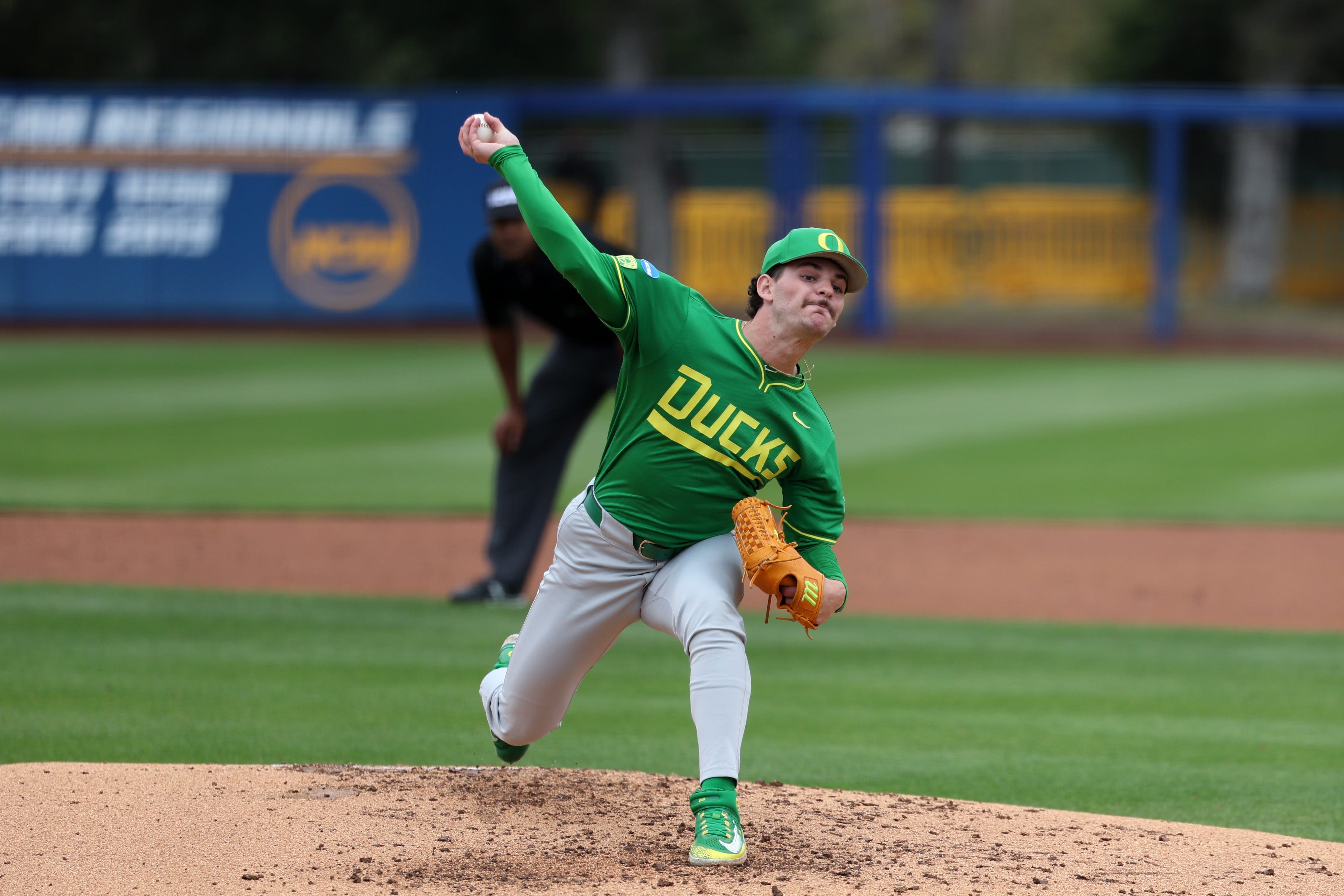 Oregon baseball staves off San Diego in extras innings to open Santa Barbara Regional