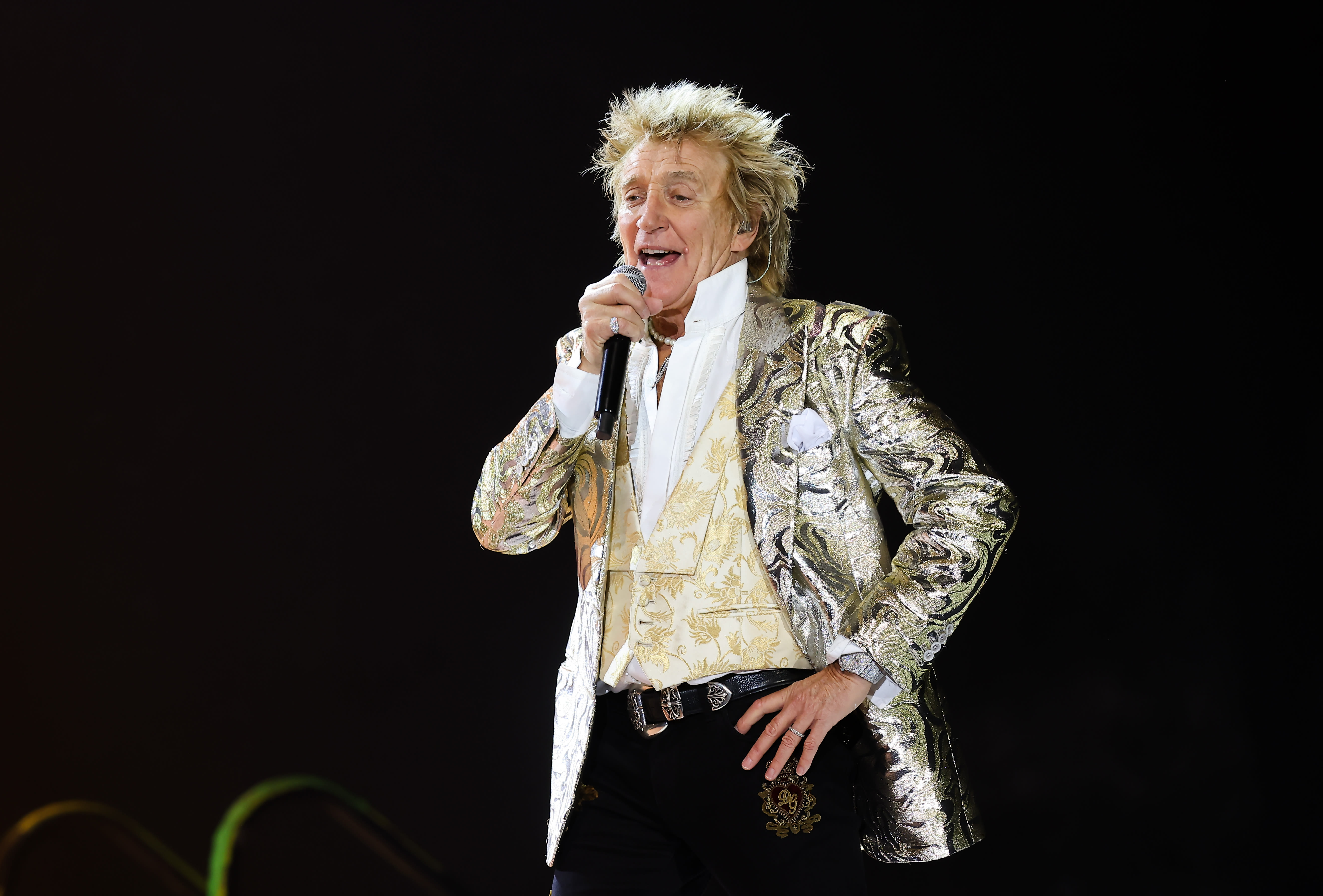 Friends Worry for Rod Stewart as He Approaches 80: ‘It Might Be Time for Him to Hang Up His Mic’