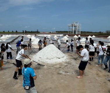 臺南慈中帶領成大外籍生鹽田走讀 體驗蔬食手作