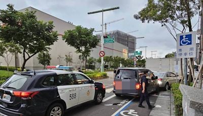 台中男酒駕拒捕衝撞 警開12槍、後車幫擋道逮人