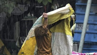 Delhi Wakes Up to Rains, IMD Issues 2-Day Yellow Alert