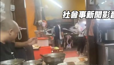 高雄火鍋店生意太好食材來不及解凍 店員竟直接地上摔