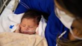 A história do bebê que precisou de carona em helicóptero e cirurgia no coração logo após o nascimento | GZH
