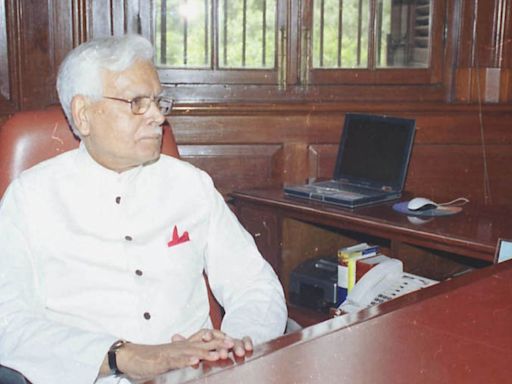 Natwar Singh fought police, entire Congress for Sonia Gandhi. Then the Volcker report hit