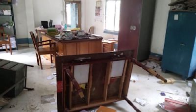 Kid death triggers school vandalism in South Dinajpur: Teachers assaulted, library torched