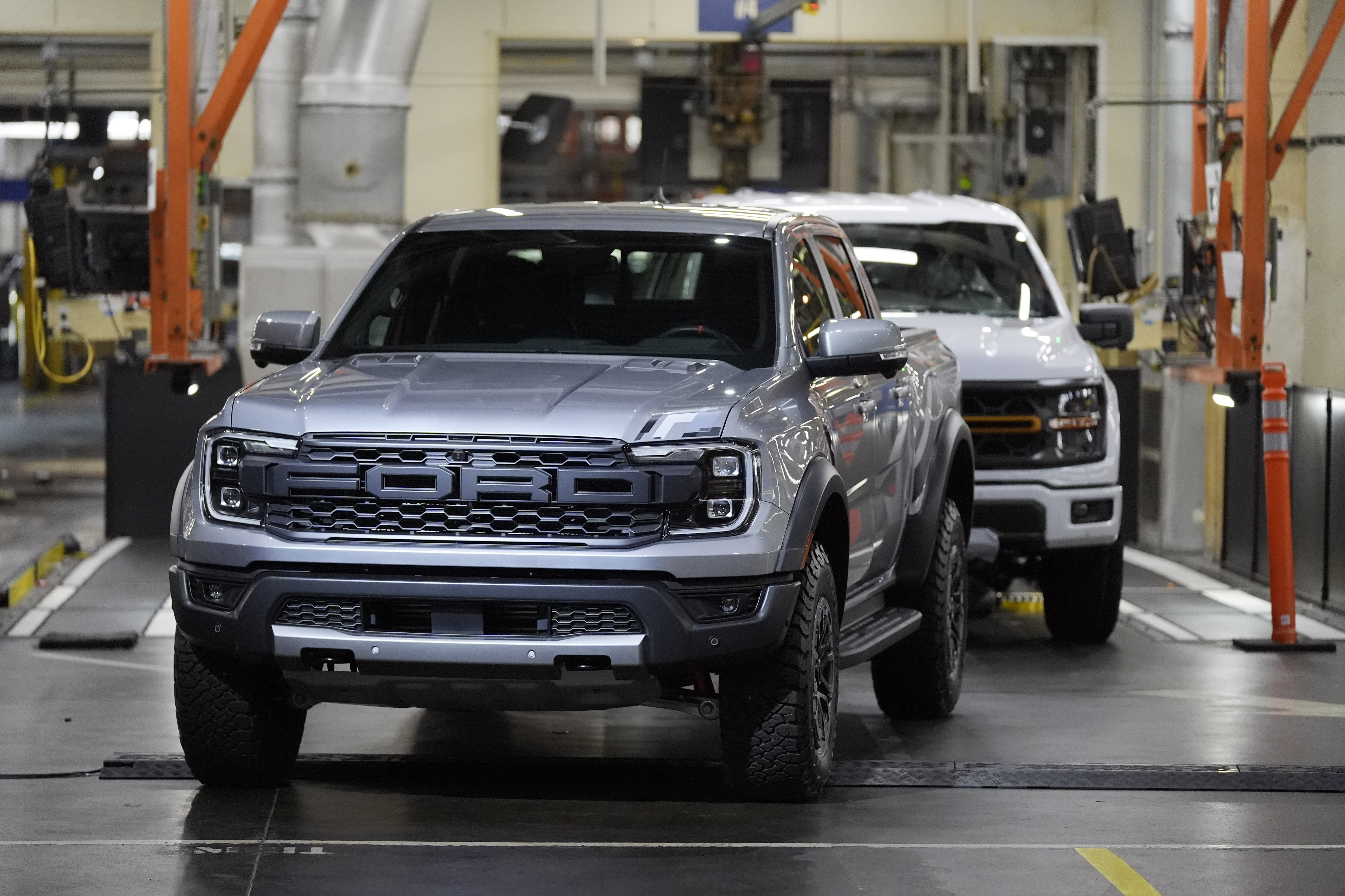 Ford's April sales dip, but hybrid shipments surge