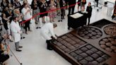 Maior caixa de chocolates do mundo pesa mais de 2 toneladas