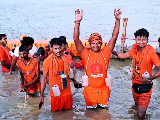 Kanwariyas reach Sangam for Gangajal | Allahabad News - Times of India