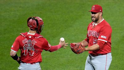 Pillar homers twice as Sandoval and the Angels beat the Pirates 9-0