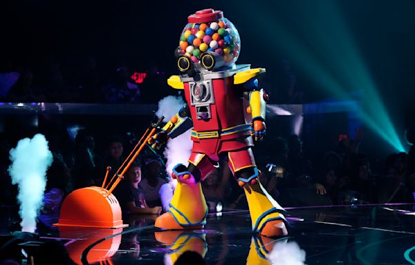 Watch 'The Masked Singer's Jenny McCarthy Wahlberg Guess a 'Ted Lasso' Star Behind Gumball