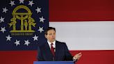 DeSantis firma la ley que prohíbe en Florida el aborto a las seis semanas