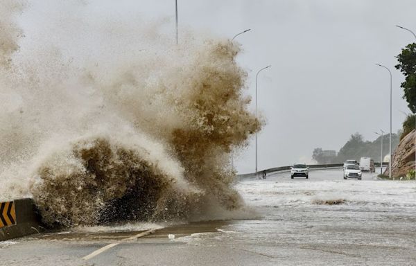 Typhoon Gaemi lashes southeast China after pounding Taiwan, flooding Philippines