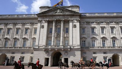 Buckingham Palace asbestos discovery could have been foreseen, report says