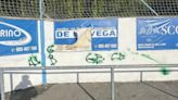 Cabreo en el Urraca tras la visita del Llanes a Posada: pintadas, insultos y desperfectos