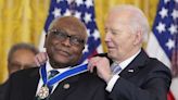 Biden awards the Medal of Freedom to Nancy Pelosi, Medgar Evers, Michelle Yeoh and 16 others | Texarkana Gazette