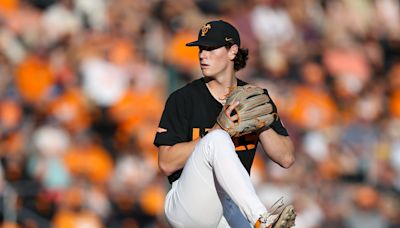 Tennessee baseball shuts down Texas A&M to stay in SEC Tournament