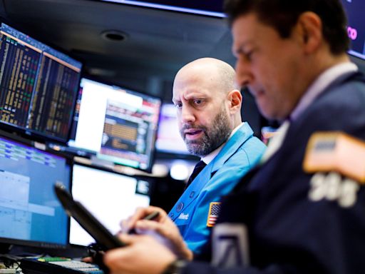 Wall Street abre plano un día después de que el Dow Jones batiera récord de 40.000 puntos