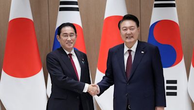 Japan's Kishida to visit South Korea for summit with Yoon