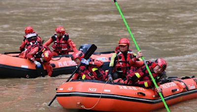 Vice-Premier emphasizes rescue efforts after bridge collapses in Shaanxi