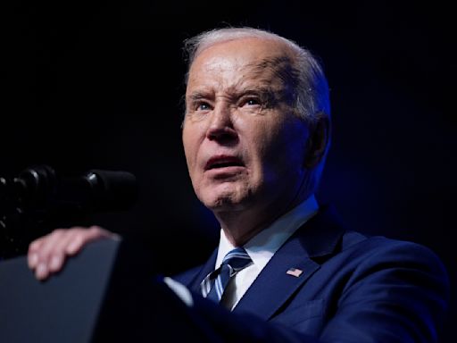 Biden se reunirá con familiares de policías caídos