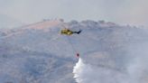 Aumentan los medios para luchar contra el incendio de Cerro Muriano que afecta a la base militar