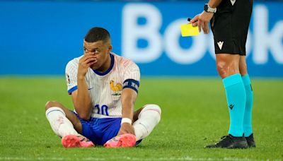 Roy Keane slams Kylian Mbappe for bizarre sequence after broken nose in France win: 'It was out of order'