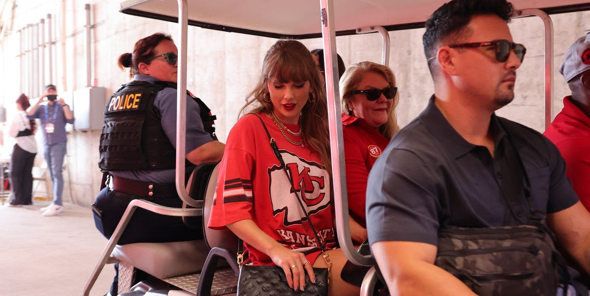 Turns Out, Taylor Swift Brought Her Family to Watch Travis Kelce’s Bengals Game