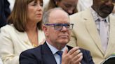 Le prince Albert (et ses drôles de lunettes) de retour à Wimbledon