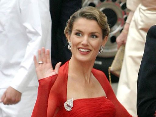 Todos los detalles del look de estrella de Hollywood de la reina Letizia en la boda de Federico y Mary de Dinamarca