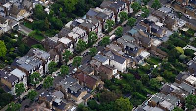 Average London home price falls below half-million pound mark