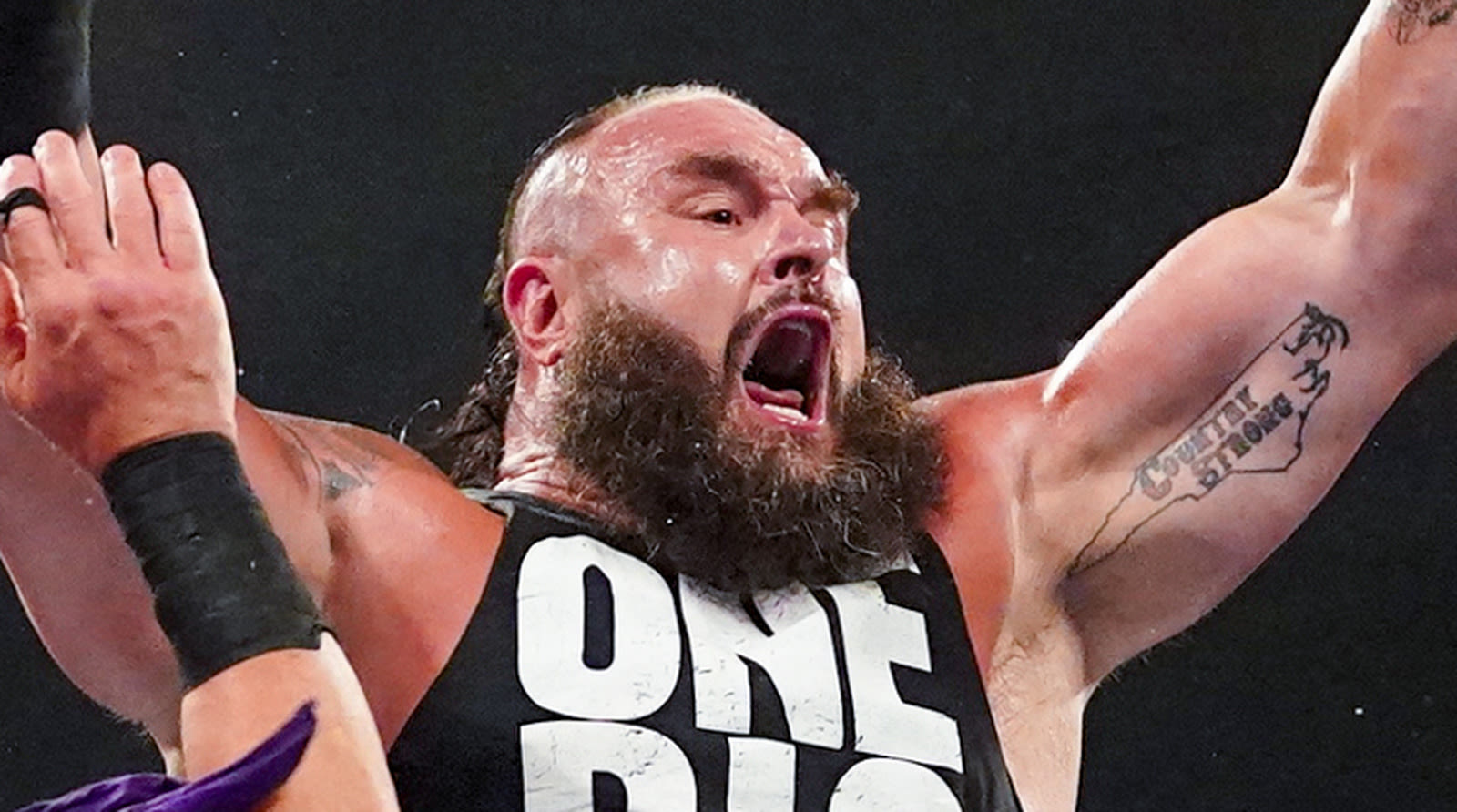 Video: WWE Stars Braun Strowman & Otis Stop By Green Bay Packers Training Camp - Wrestling Inc.