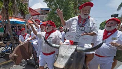 Los 'dobles' de Hemingway celebran su San Fermín en los Cayos de Florida