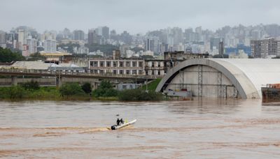 Trágicas inundaciones en el sur de Brasil: el agua avanza y cubre el centro histórico de Porto Alegre