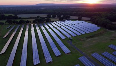 Ed Miliband aims for ‘rooftop solar revolution’ amid energy scheme approvals