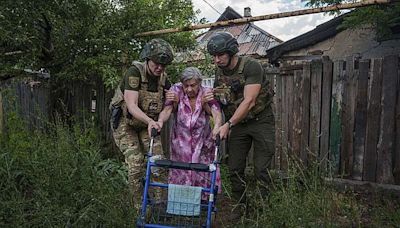 Ukraine town shows bombing toll | Arkansas Democrat Gazette